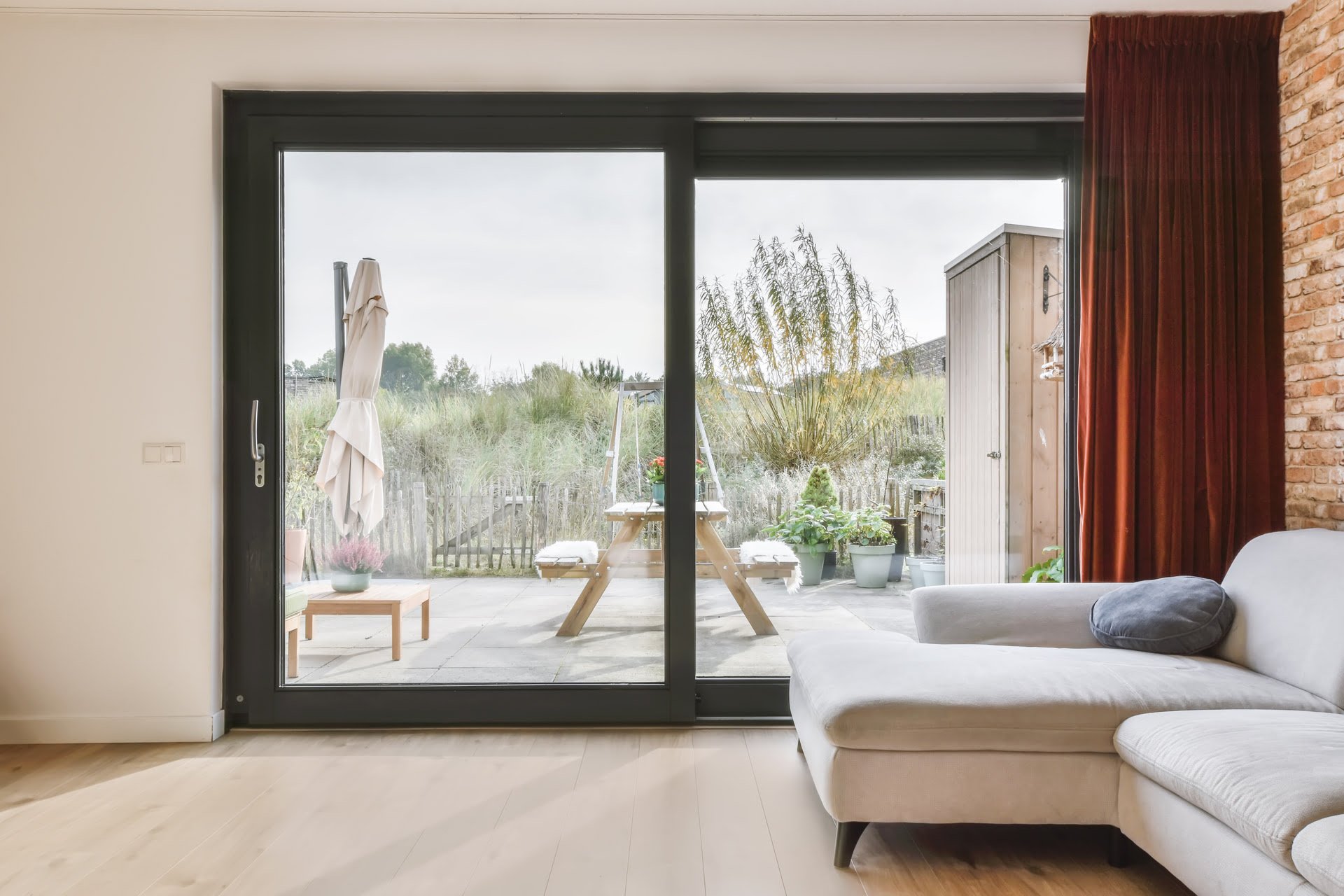 Étagère en Verre sur Mesure : maximiser l’espace avec panache ! 3 porte en verre sur mesure